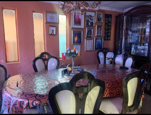3 BEDROOM HOUSE FOR SALE IN LAKESIDE
